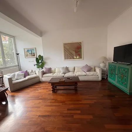 Laurina House