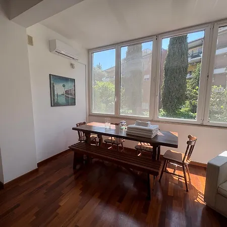 Laurina House Apartment