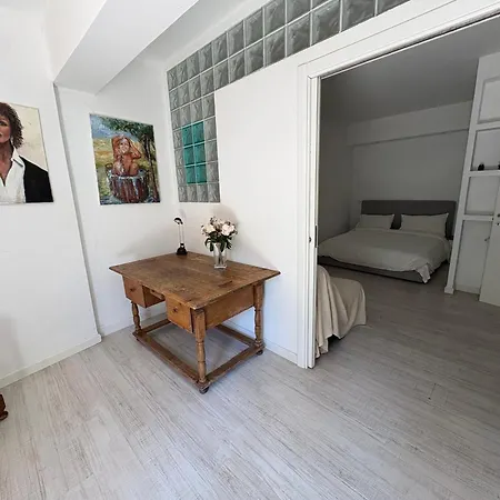 Laurina House Appartamento *