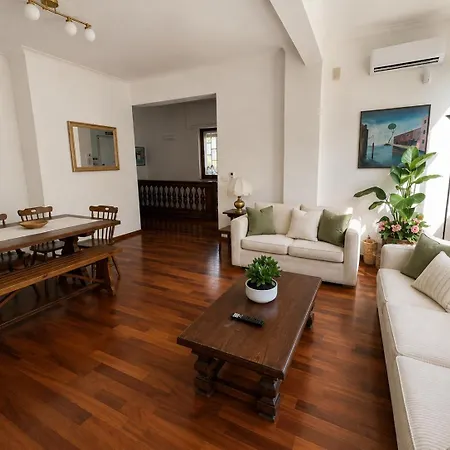 Laurina House *