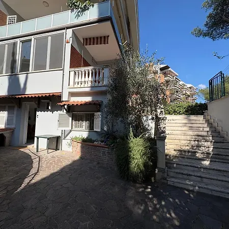Laurina House * Rome